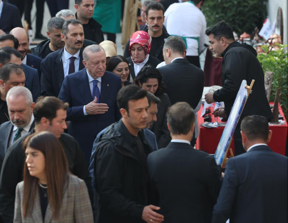 Cumhurbaşkanı Erdoğan'dan Atatürk Havalimanı Millet Bahçesi’nde esnaf ziyareti - 1. Resim