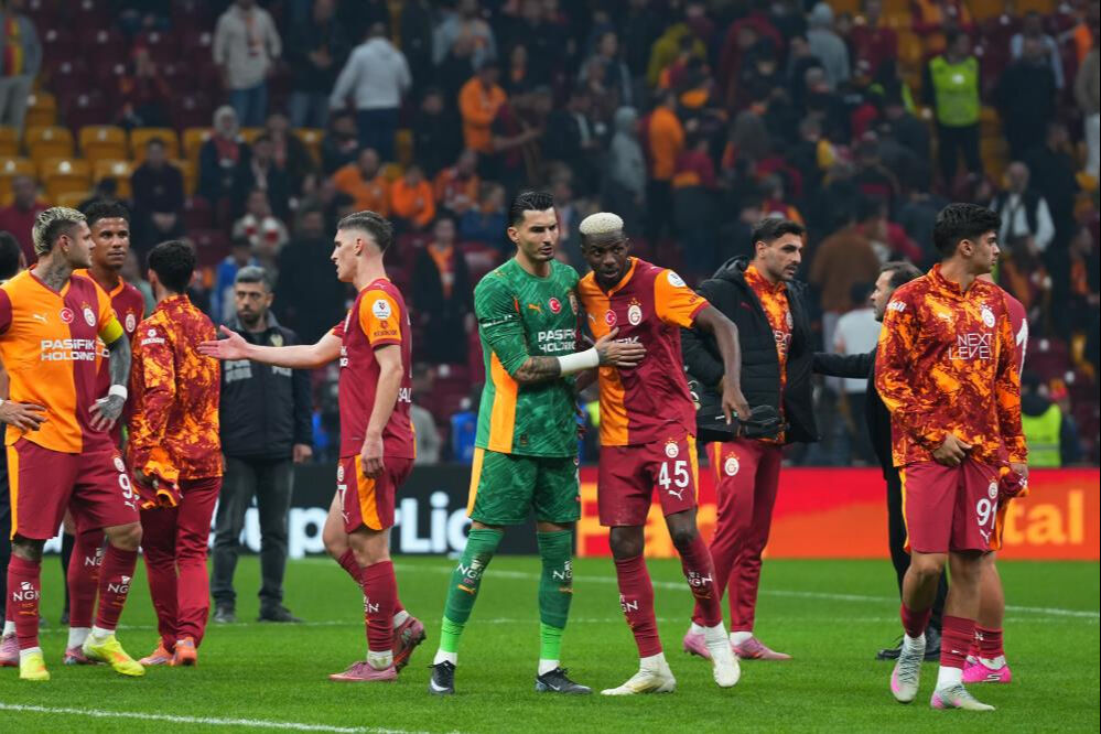 Galatasaray ile Trabzonspor yenişemedi: Derbide gol yok, kırmızı var - 1. Resim
