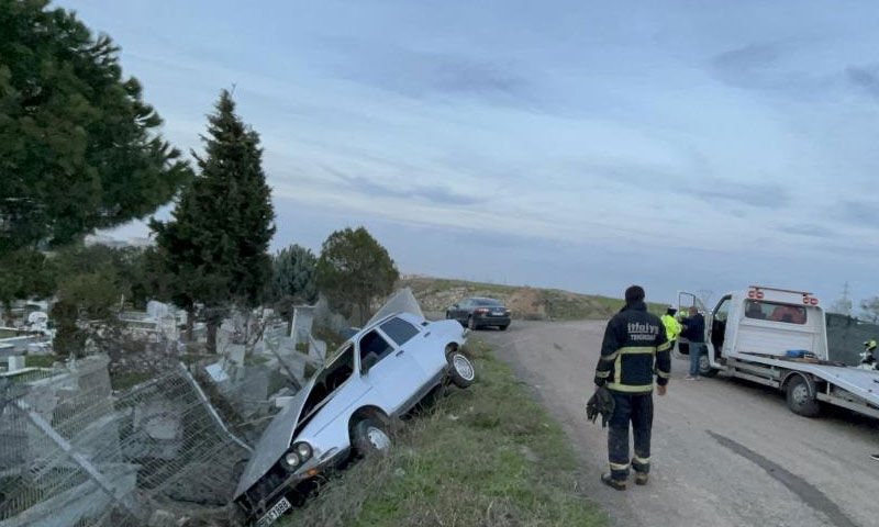 Mezarlığa daldı, alkollü sürücünün rahat cevabı ‘pes’ dedirtti - 1. Resim