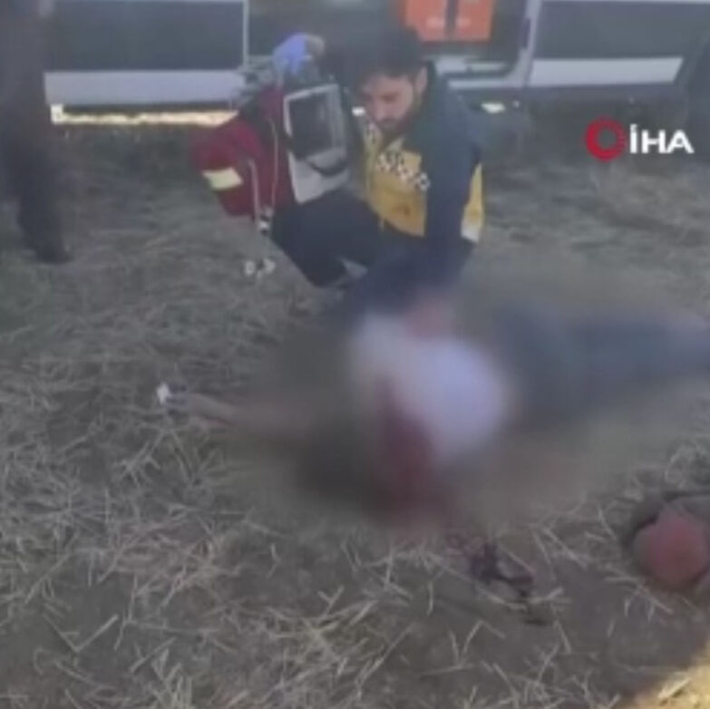 Takla atan araçtan fırladı! 16 yaşındaki çocuk oracıkta can verdi Takla atan araçtan fırladı! 16 yaşındaki çocuk oracıkta can verdi - 1. Resim