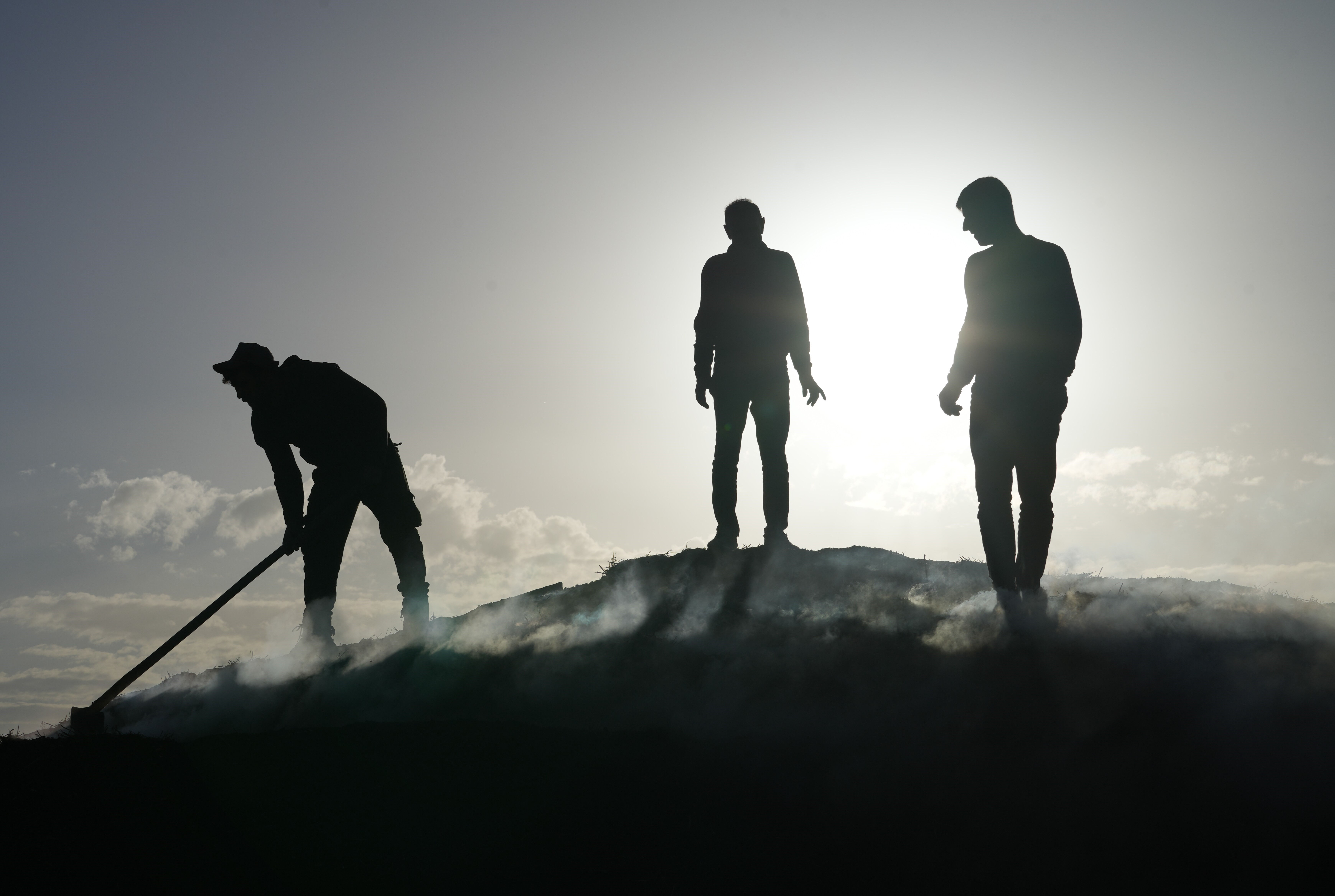 Torlukçuların dumanlı mesaisi: Tonunu 28 bin liradan satıp, sezonda milyon kazanıyorlar Torlukçuların dumanlı mesaisi: Tonunu 28 bin liradan satıp, sezonda milyon kazanıyorlar - 3. Resim