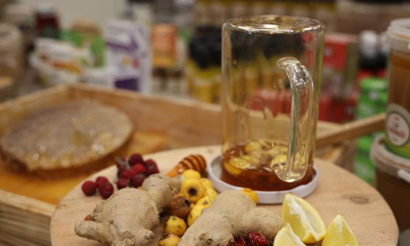 Zencefil ve ballı ev yapımı şurup tarifi… Boğaz ağrısı ve öksürüğü anında kesecek Zencefil ve ballı ev yapımı şurup tarifi… Boğaz ağrısı ve öksürüğü anında kesecek - 1. Resim