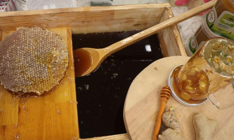 Zencefil ve ballı ev yapımı şurup tarifi… Boğaz ağrısı ve öksürüğü anında kesecek Zencefil ve ballı ev yapımı şurup tarifi… Boğaz ağrısı ve öksürüğü anında kesecek - 2. Resim