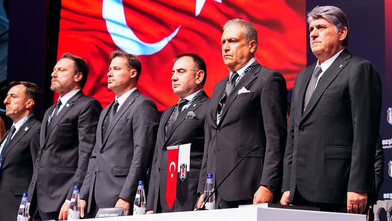 Beşiktaş Başkanı Serdar Adalı'dan Erdoğan'a teşekkür: Bugün itibarıyla gereken tüm imzalar atıldı Beşiktaş Başkanı Serdar Adalı'dan Erdoğan'a teşekkür: Bugün itibariyle gereken tüm imzalar atıldı - 1. Resim