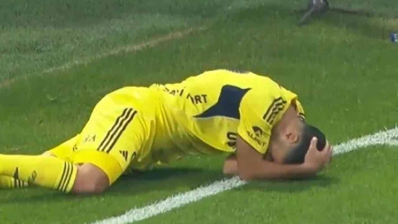 Beşiktaş - Fenerbahçe derbisinde olay çıktı: Sergen Yalçın çılgına döndü, kırmızılar peş peşe geldi Beşiktaş - Fenerbahçe derbisinde olay çıktı: Sergen Yalçın çılgına döndü, kırmızılar peş peşe geldi - 2. Resim