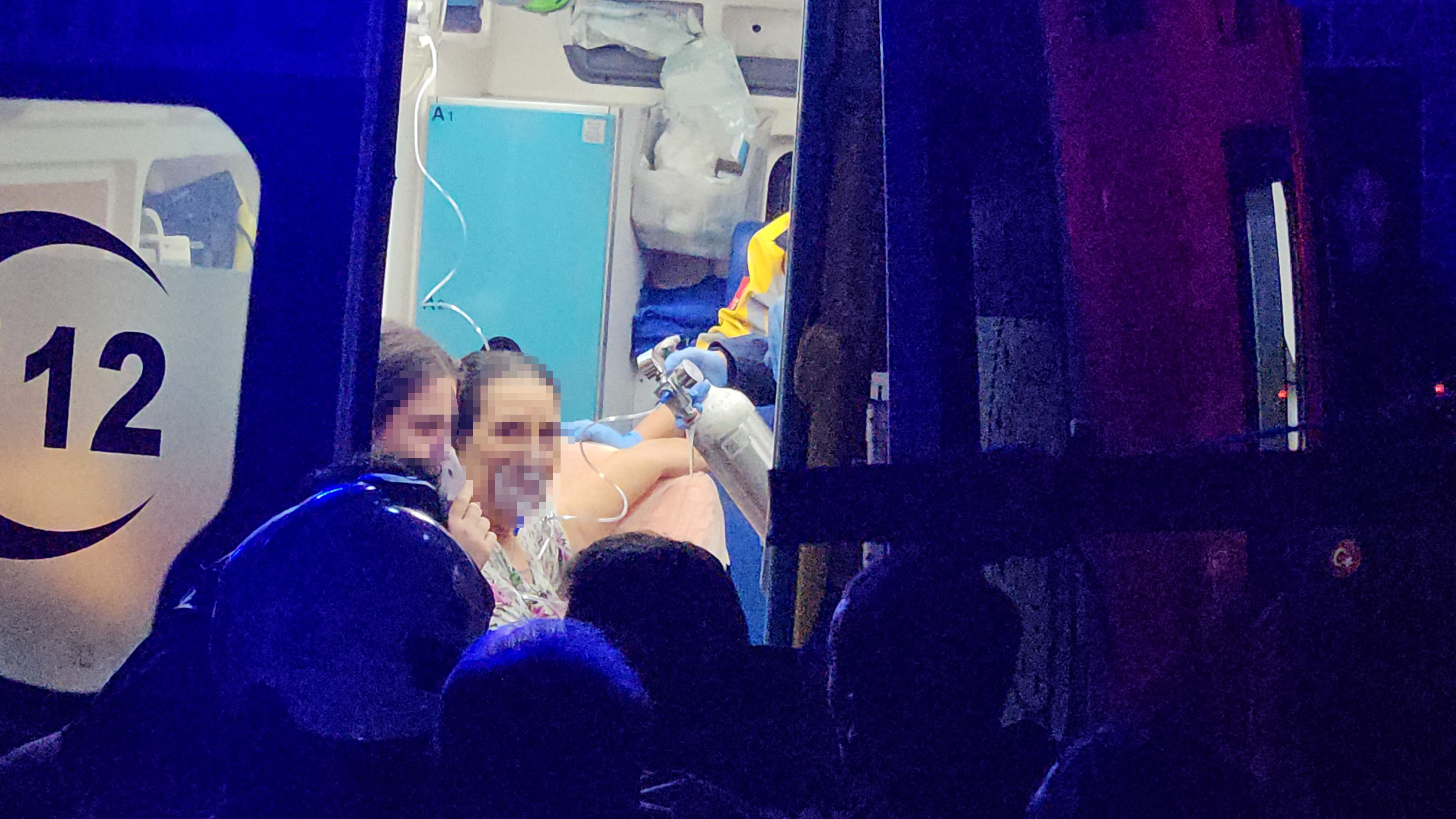 Beyoğlu'nda çıkan yangında 4 kişi binada mahsur kaldı - 2. Resim