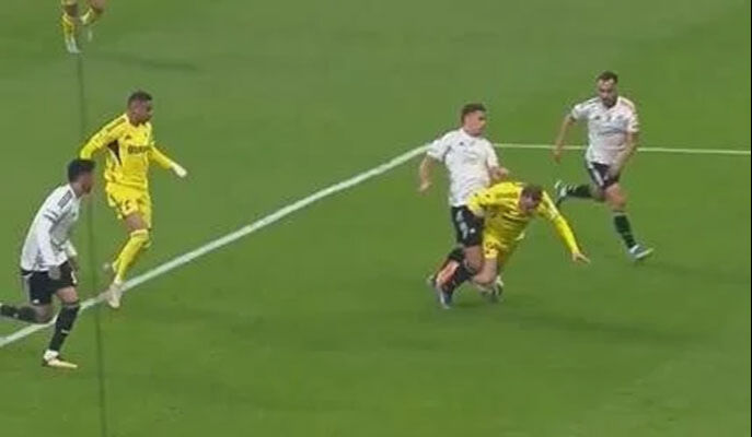 Fenerbahçe derbide iki kez penaltı bekledi - 1. Resim