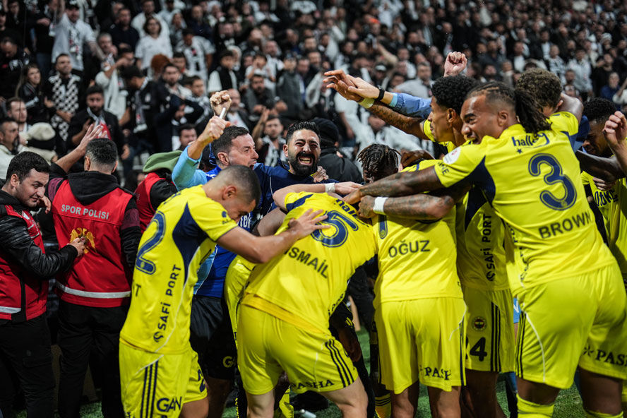 Fenerbahçe'den Beşiktaş derbisinde tarihi geri dönüş! Maçta 5 gol, 2 kırmızı kart çıktı - 4. Resim