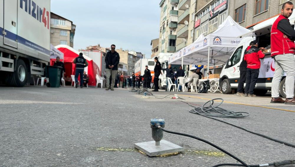 Gebze'de çöken binanın sırrı çözülüyor: Uzmanlar yerin derinliklerini inceliyor - 2. Resim