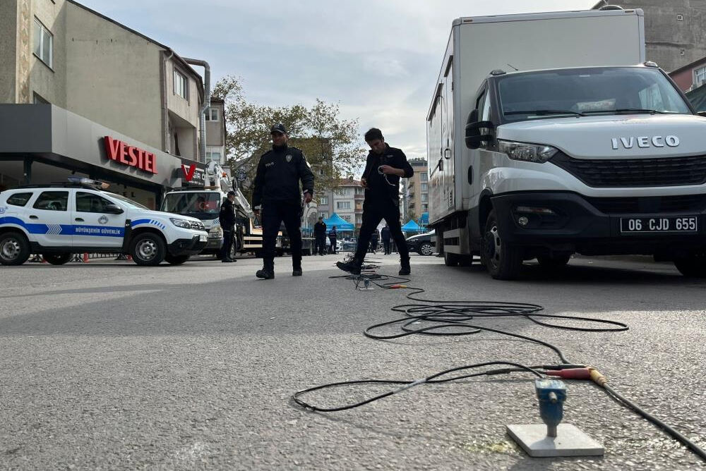 Gebze'de çöken binanın sırrı çözülüyor: Uzmanlar yerin derinliklerini inceliyor - 1. Resim