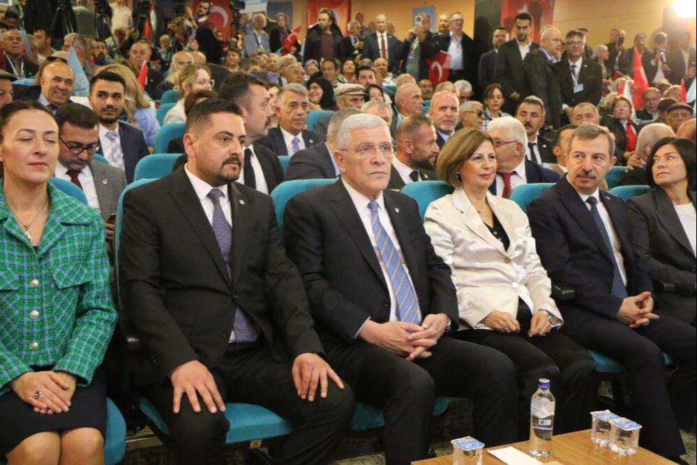 İyi Parti lideri Dervişoğlu'nun sözleri ters tepti! Espriyi duyan Eskişehir Büyükşehir Belediye Başkanı Ünlüce, salonu terk etti - 1. Resim