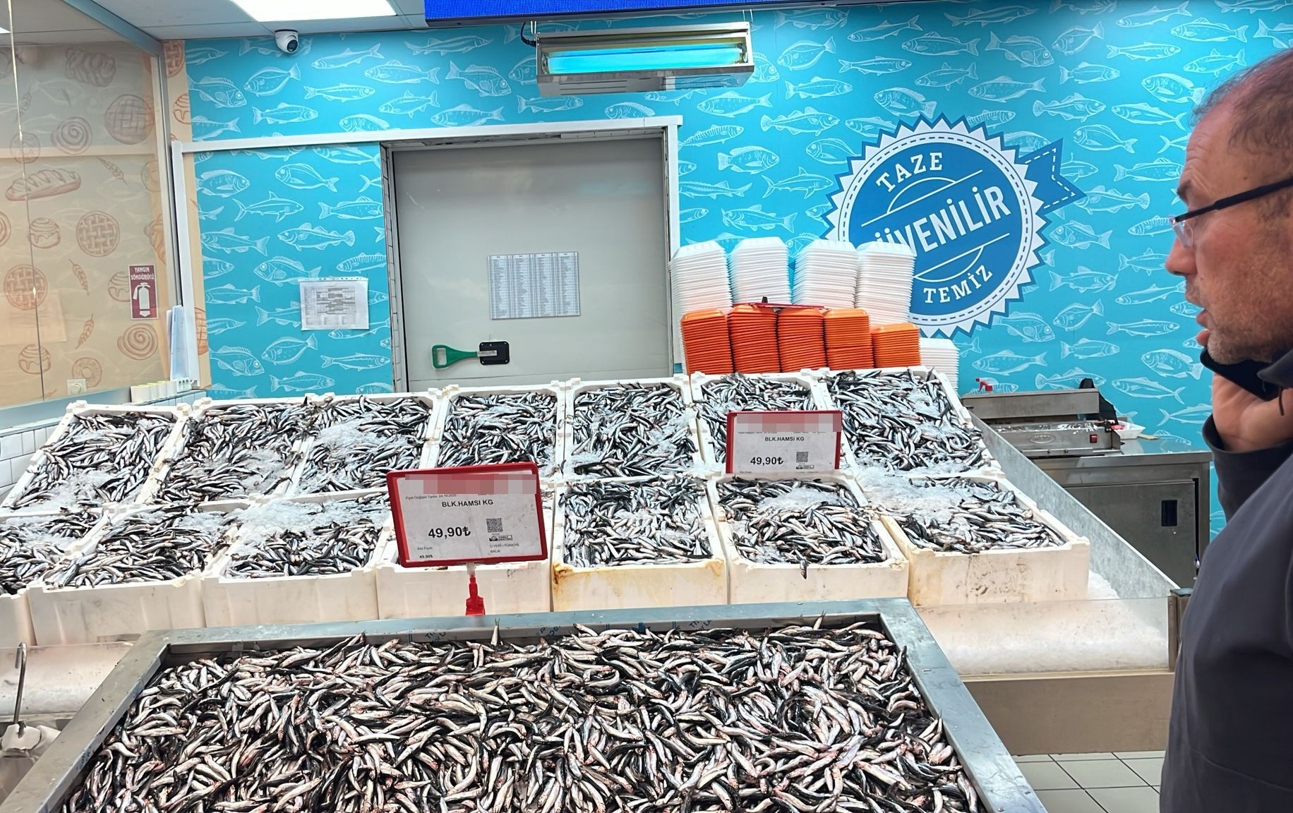 Marketin önünce metrelerce kuyruk oluştu! Etiketi gören kilolarca alıp kasaya koştu - 3. Resim