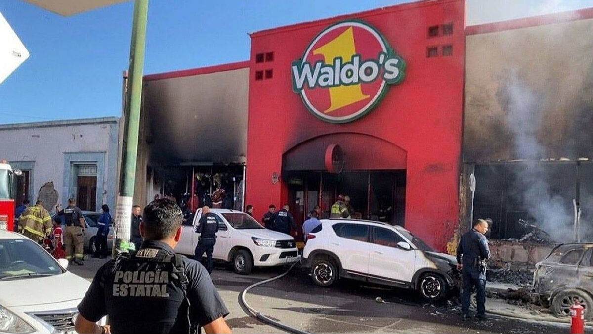 Meksika'da bir süper markette patlama oldu! Onlarca ölü ve yaralı var - 2. Resim