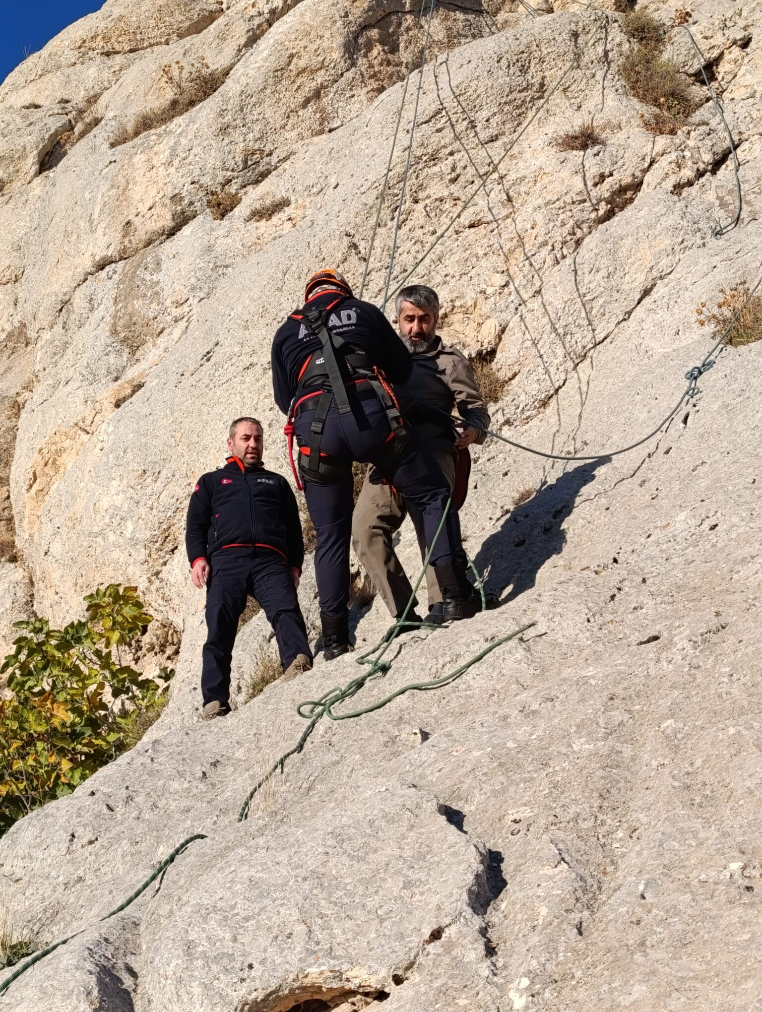 Tam 3.5 saat sürdü! Van'da yürekler ağızlara geldi, AFAD imdadına yetişti Tam 3.5 saat sürdü! Van'da yürekler ağızlara geldi, AFAD imdadına yetişti - 3. Resim