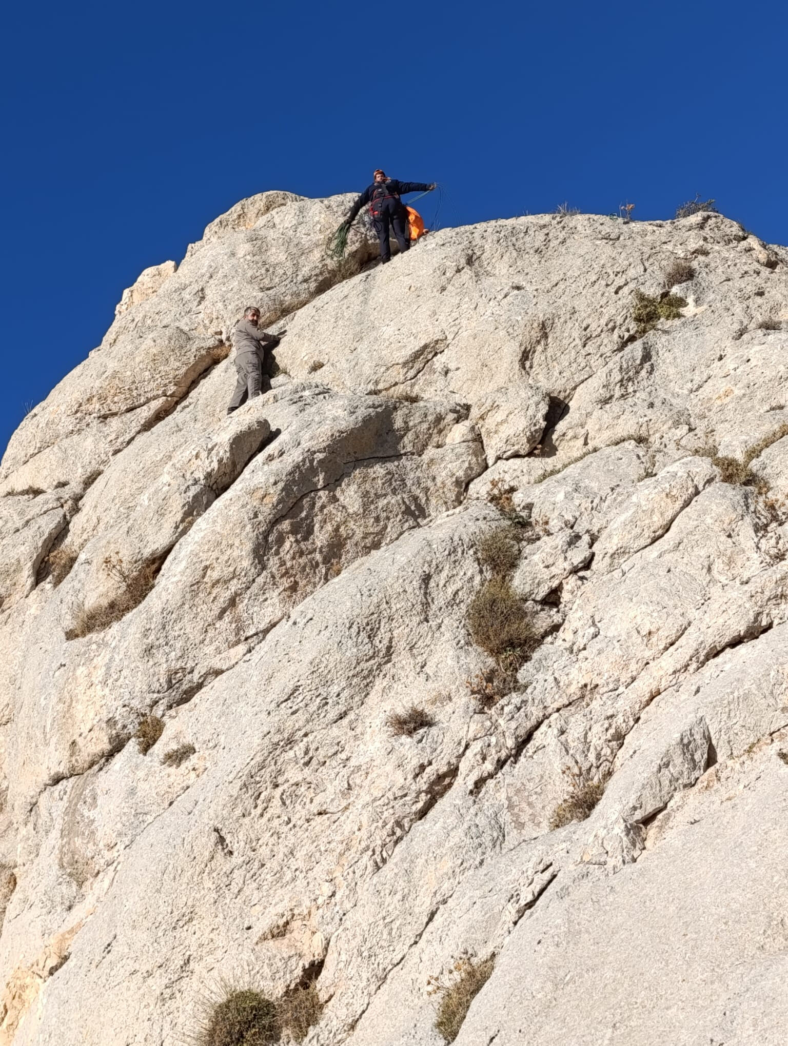 Tam 3.5 saat sürdü! Van'da yürekler ağızlara geldi, AFAD imdadına yetişti Tam 3.5 saat sürdü! Van'da yürekler ağızlara geldi, AFAD imdadına yetişti - 1. Resim