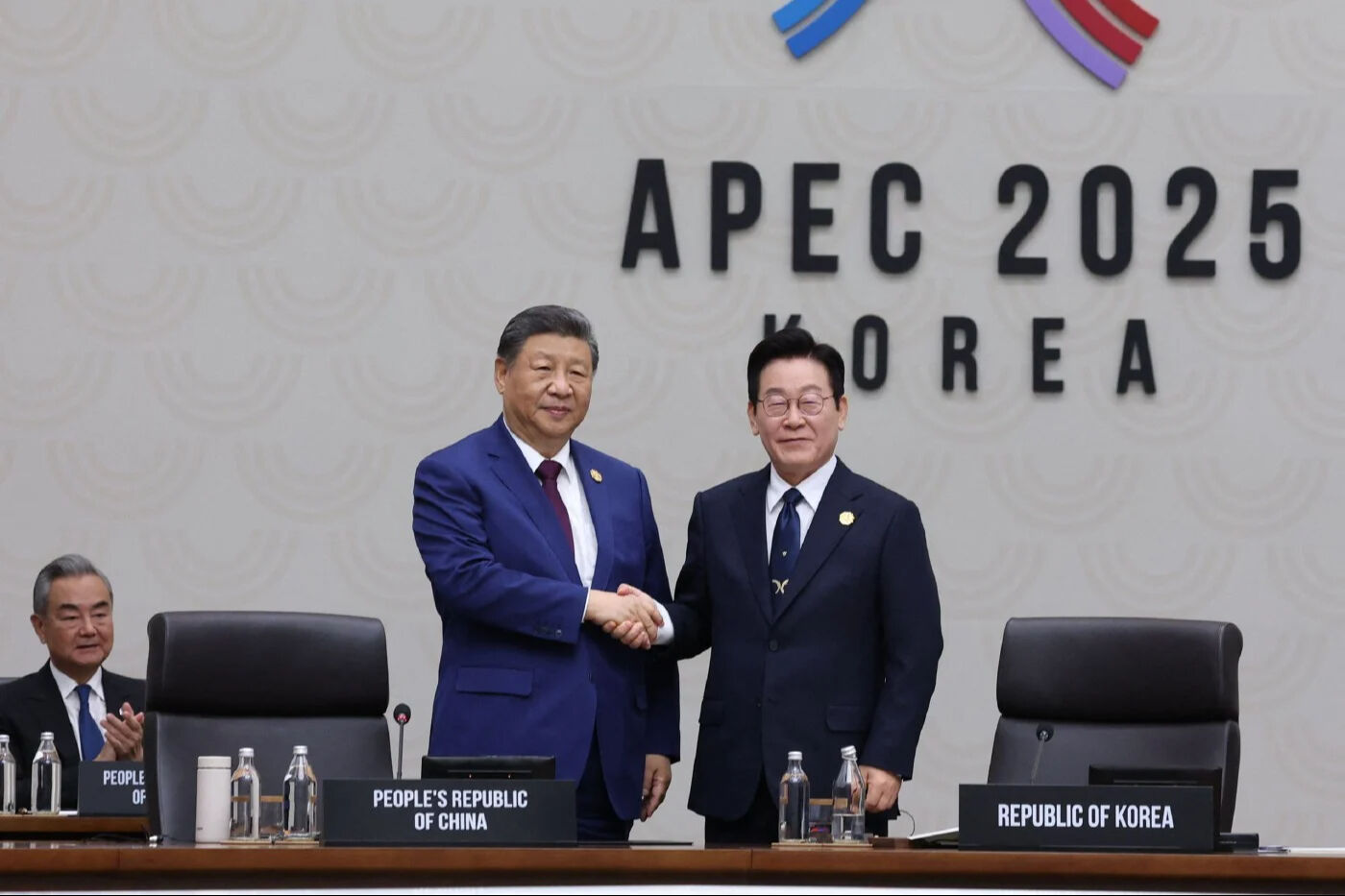 Xi’nin Güney Kore liderine hediyesi gündem oldu! “Gizli sistem olabilir, kontrol et! - 2. Resim