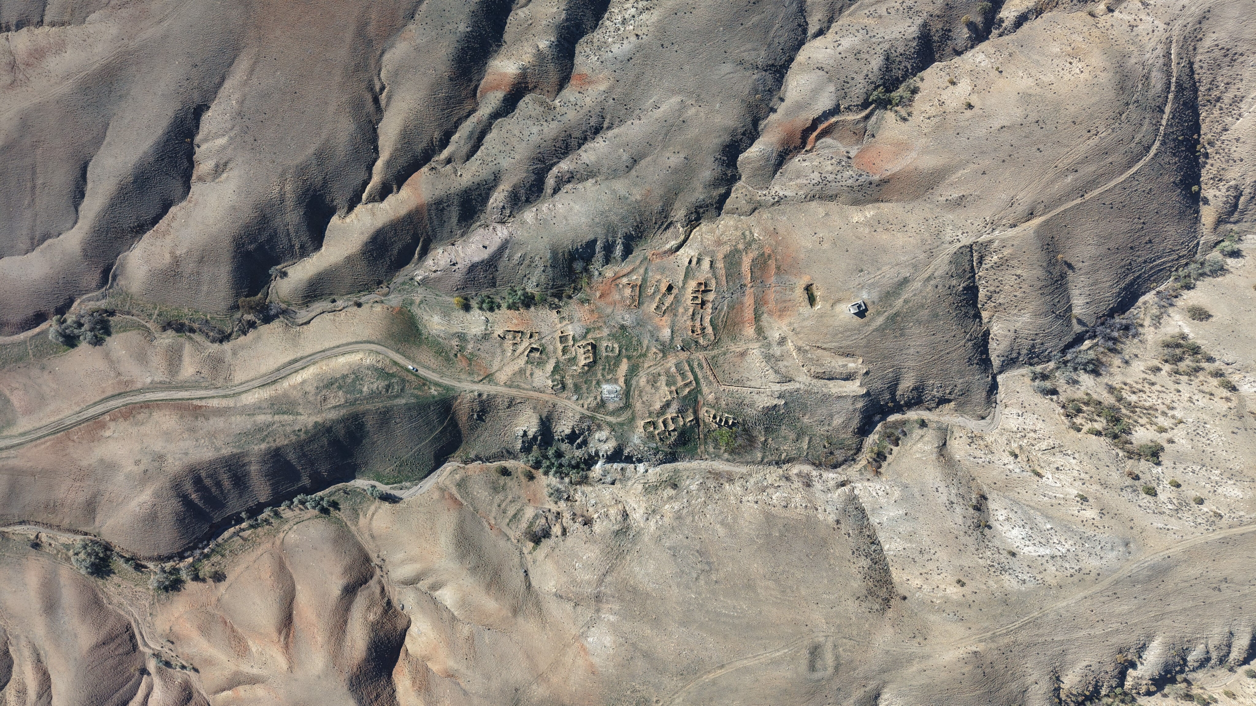 35 yıl önce terk edildi! Bu köy, uydu resimlerinden de haritalardan da silindi - 2. Resim