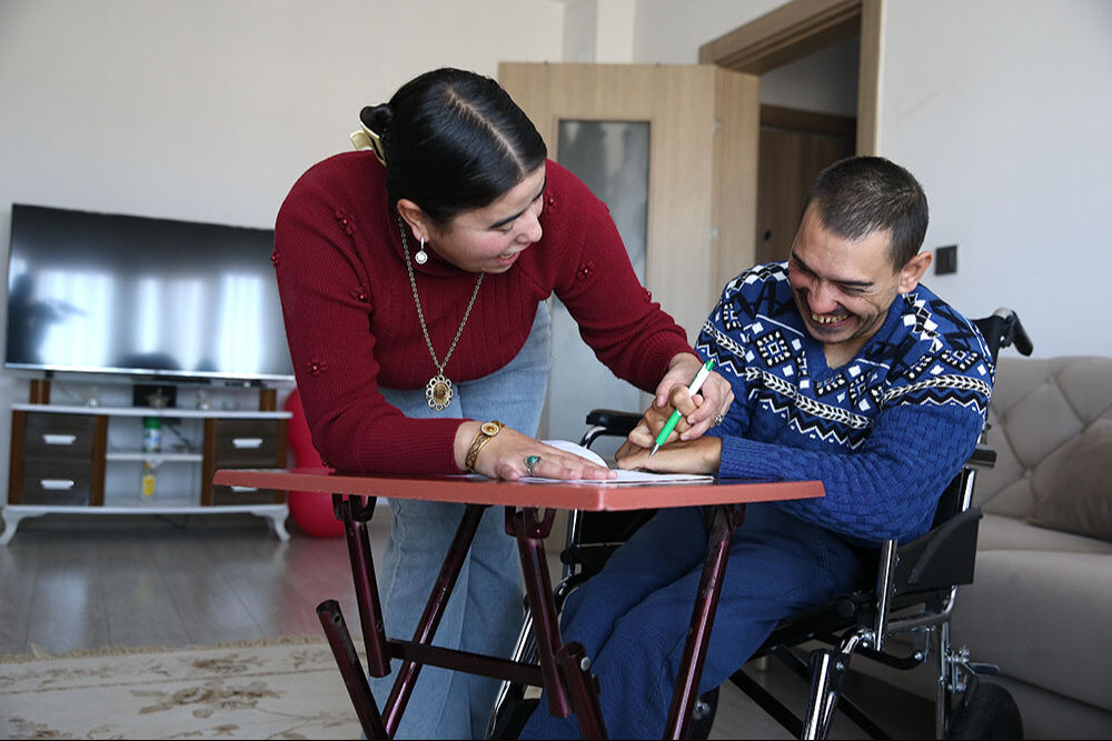 Adı gibi Firdevs! Kendi engelini unuttu, ağabeyine kol kanat gerdi - 2. Resim