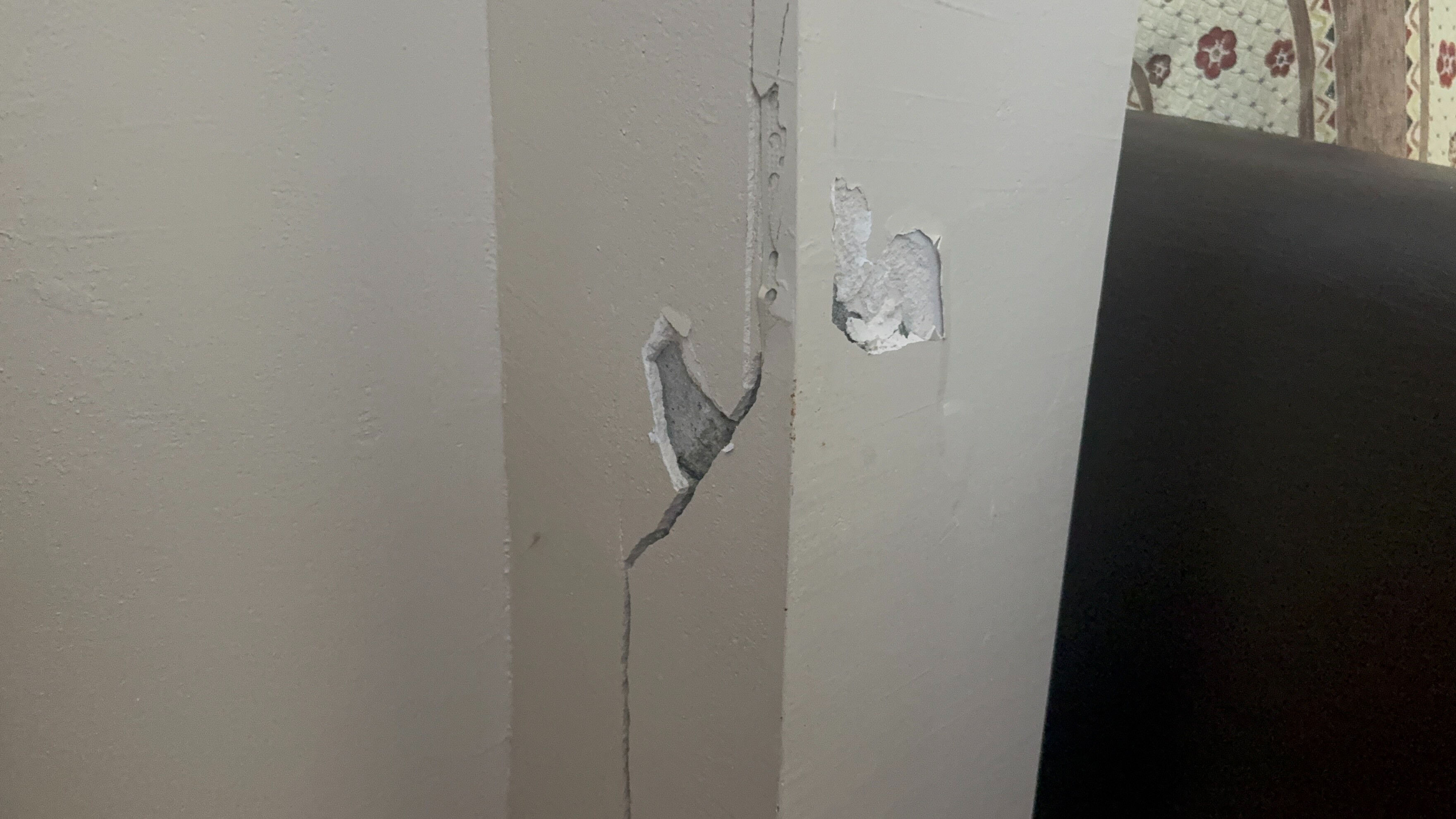 Gebze'deki facianın ardından Kocaeli'de tehlike zinciri: Bina kolonlarında ciddi çatlaklar tespit edildi Gebze'deki facianın ardından Kocaeli'de tehlike zinciri: Bina kolonlarında ciddi çatlaklar tespit edildi - 2. Resim