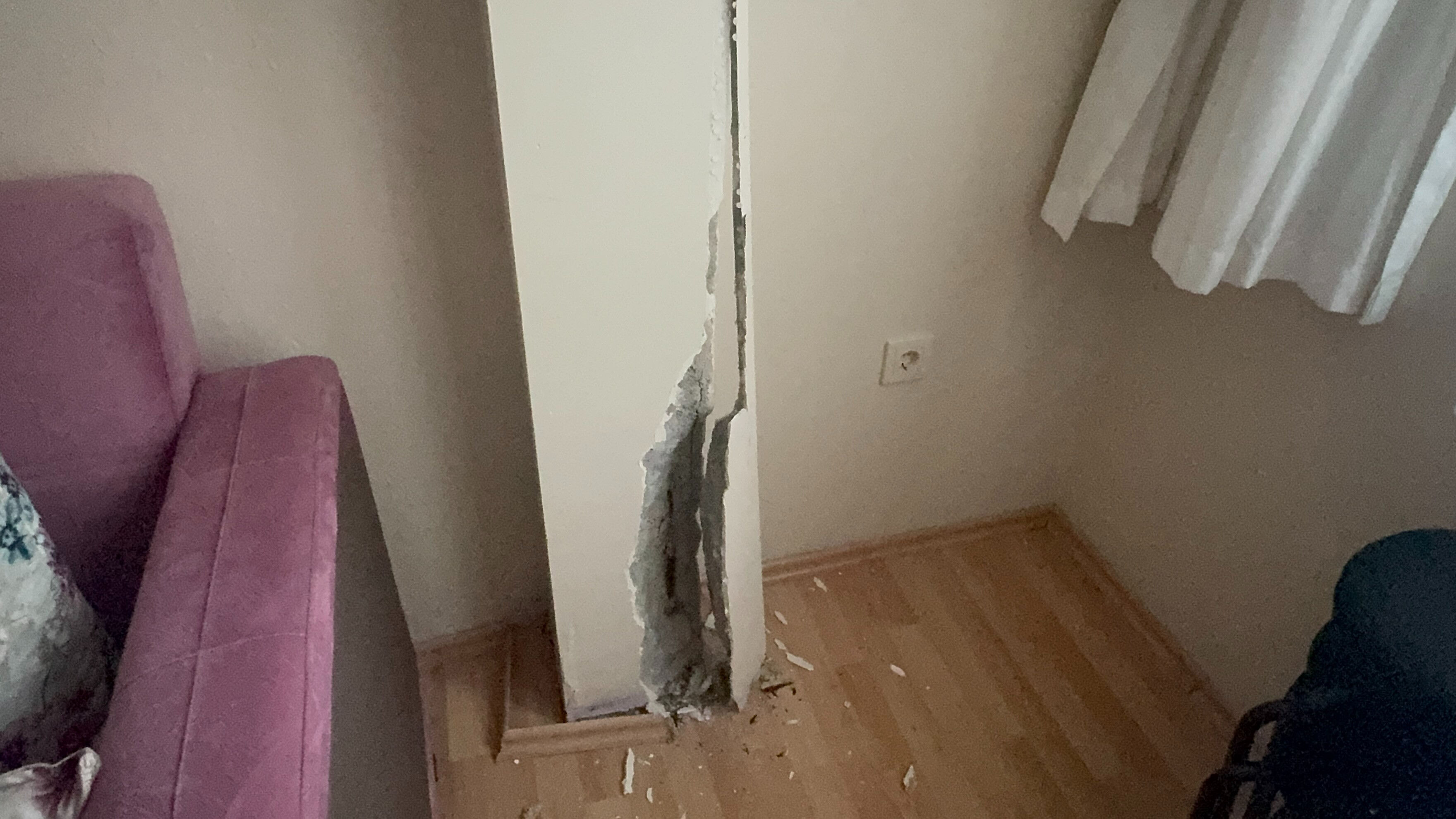 Gebze'deki facianın ardından Kocaeli'de tehlike zinciri: Bina kolonlarında ciddi çatlaklar tespit edildi Gebze'deki facianın ardından Kocaeli'de tehlike zinciri: Bina kolonlarında ciddi çatlaklar tespit edildi - 1. Resim