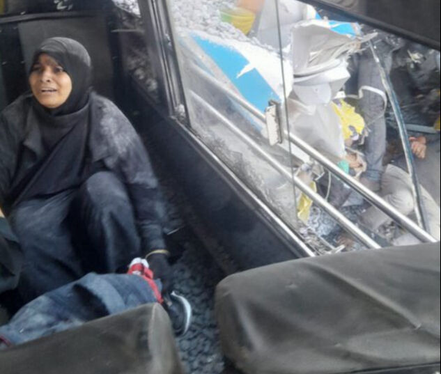 Hindistan'da katliam gibi kaza! Kamyonla yolcu otobüsü çarpıştı, çok sayıda ölü ve yaralı var - 2. Resim