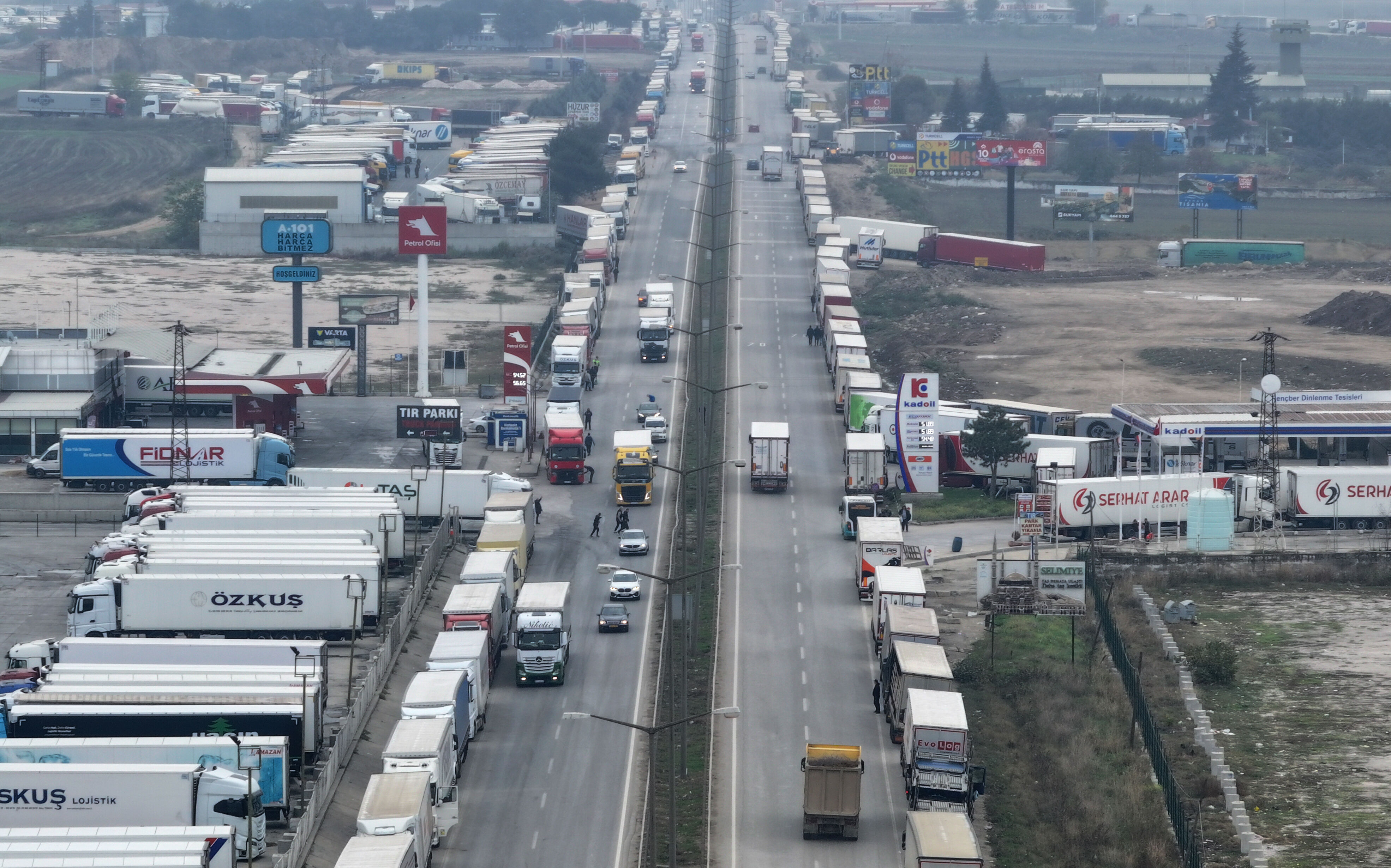 Kapıkule'de tır parkı krizi! Çift yönlü 7 kilometre kuyruk oluştu - 1. Resim