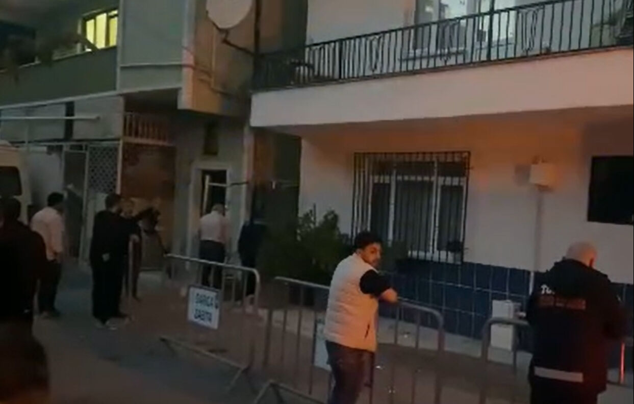 Kocaeli'de bir binada daha 'çökme' paniği! Aileler tahliye edildi, apartman mühürlendi - 2. Resim