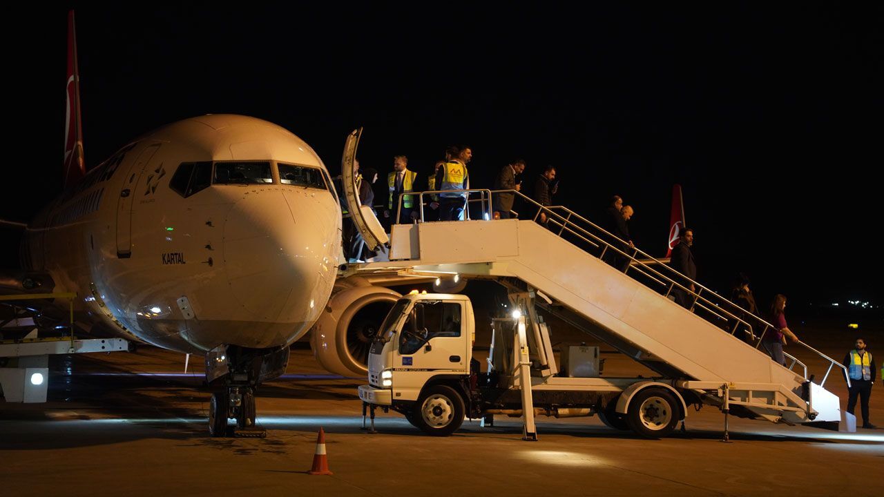 Süleymaniye'ye uçuş yasağı bitti, 2 buçuk yıl aradan sonra ilk Türk uçağı indi - Ekonomi