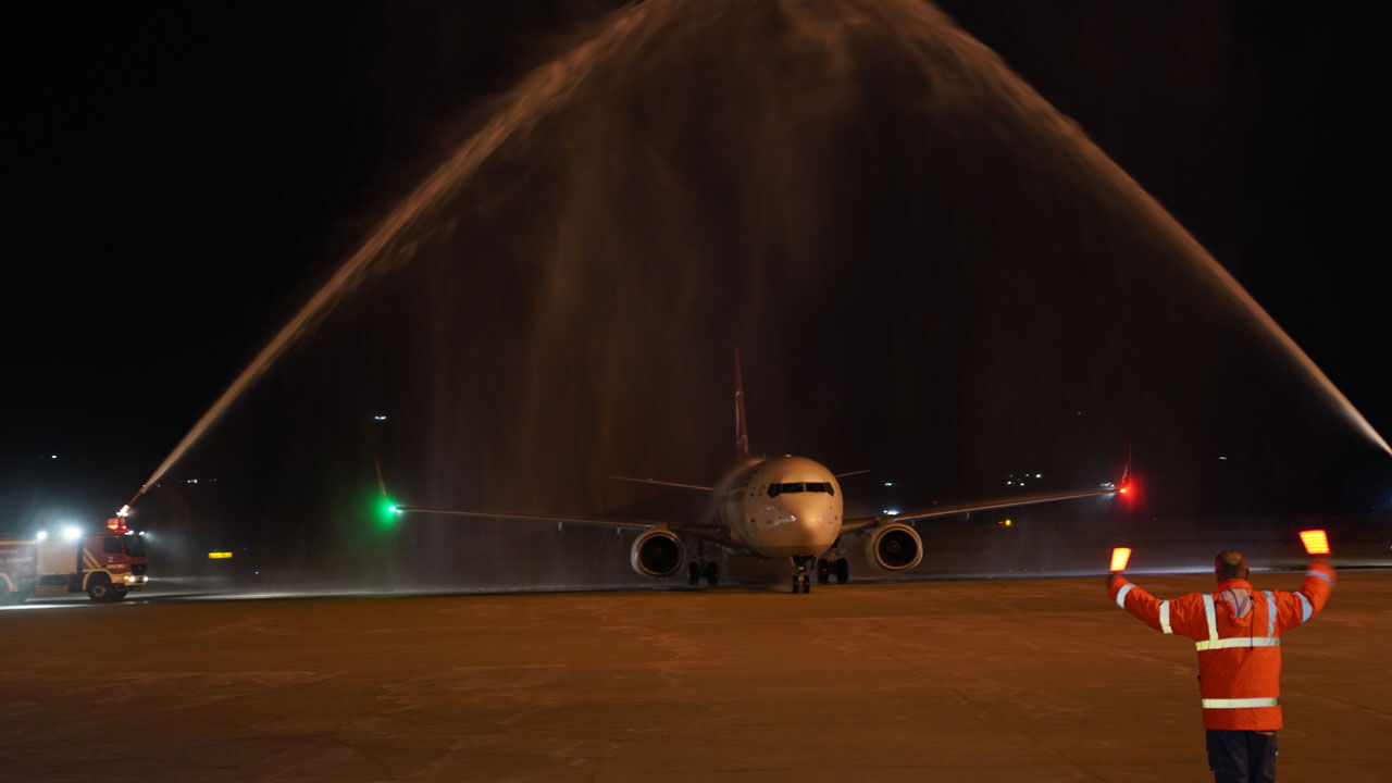 Süleymaniye'ye uçuş yasağı bitti, 2 buçuk yıl aradan sonra ilk Türk uçağı indi - 1. Resim