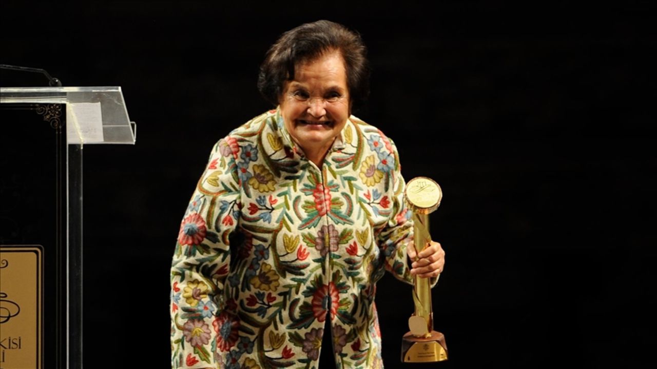  - Ünlü isimlerin hocasıydı! 99 yaşında hayatını kaybetti