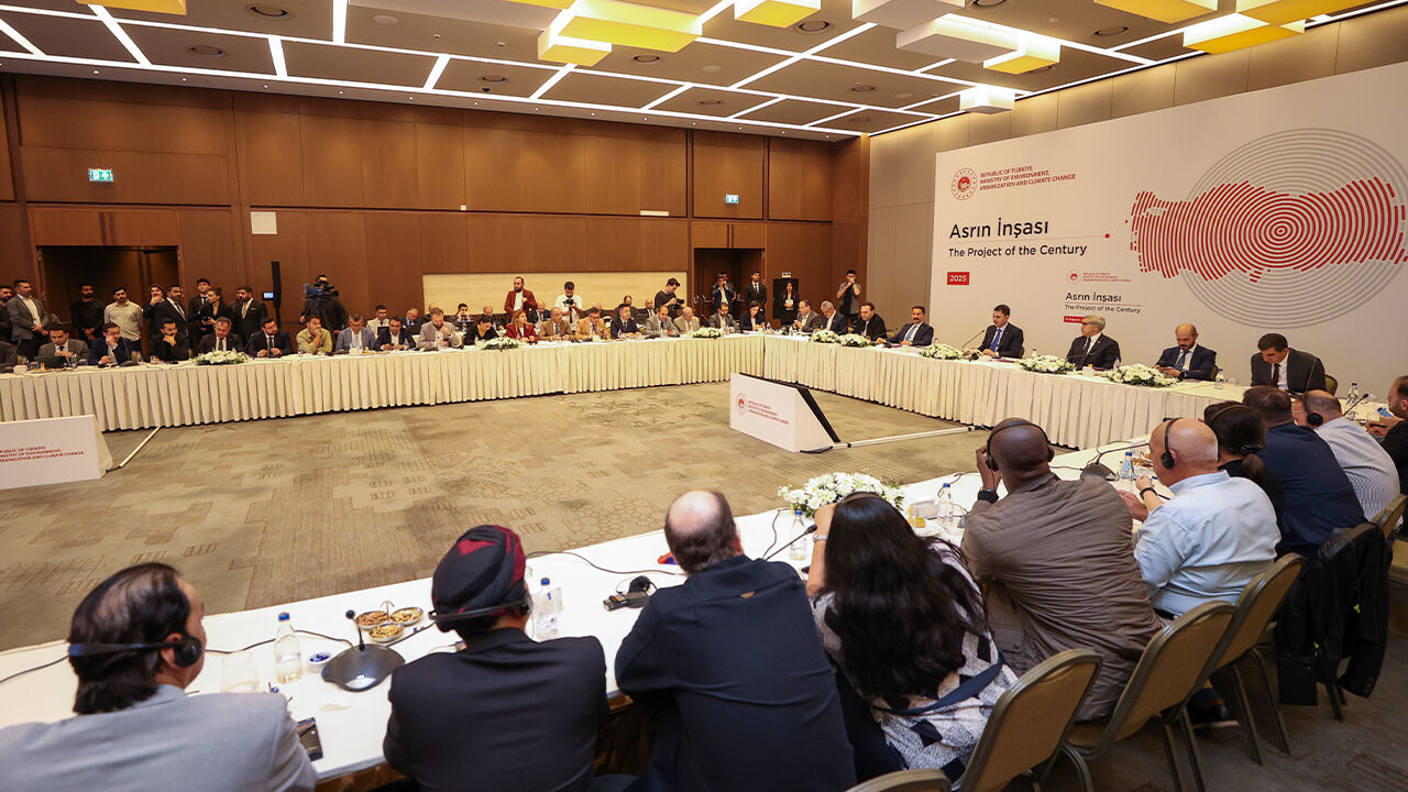 'Asrın İnşası'nda son düzlüğe girildi! Murat Kurum: Saatte 23 konut üretiliyor 'Asrın İnşası'nda son düzlüğe girildi! Murat Kurum: Saatte 23 konut üretiliyor - 1. Resim