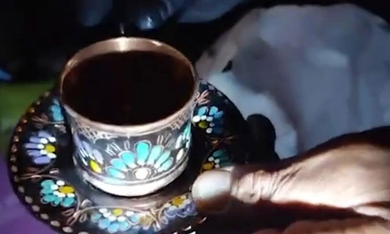 Bursa’da inanılmaz ikili! Tek tek karıştırıyorlar, çöpten servet çıkarıyorlar - 3. Resim