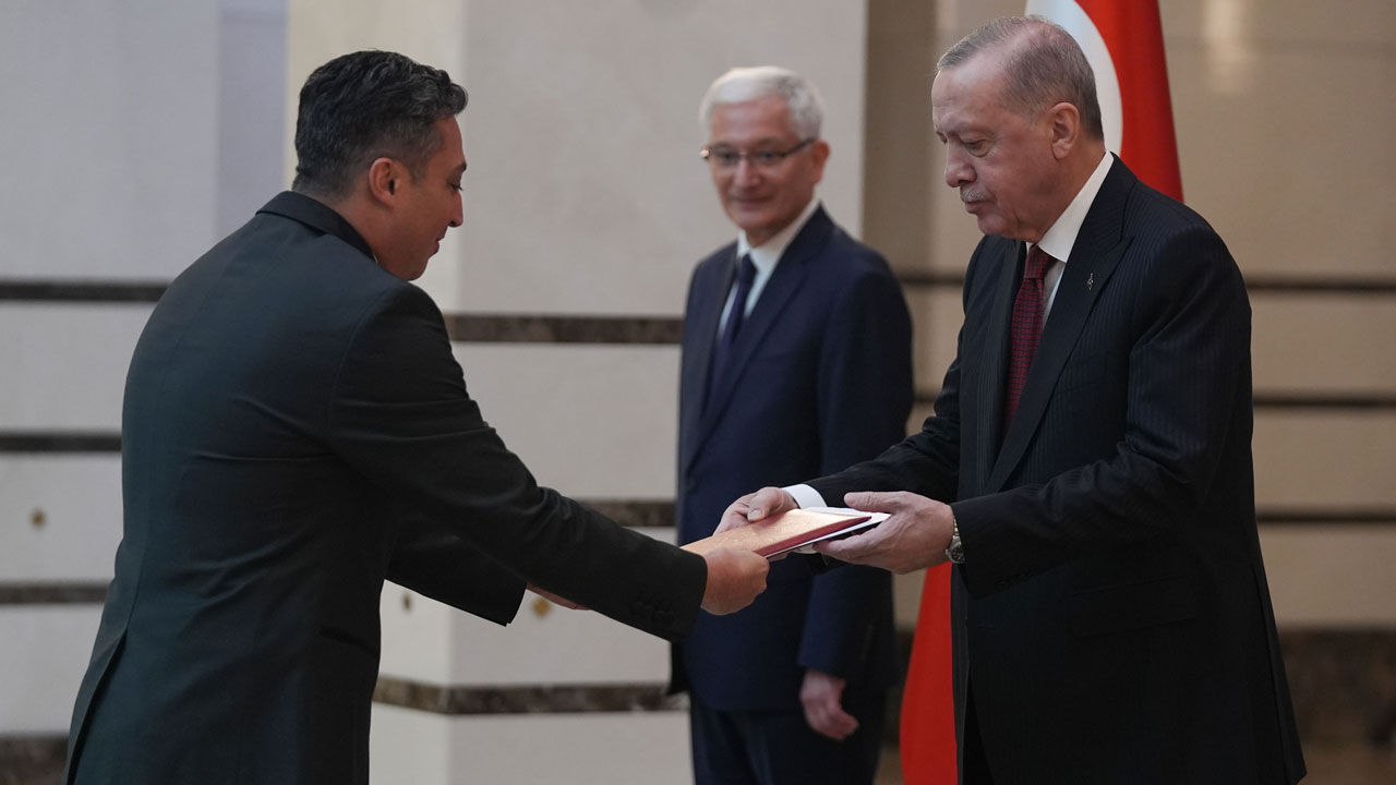 Lübnan Büyükelçisi Munir Anuti, Cumhurbaşkanı Erdoğan'a güven mektuplarını sundu.