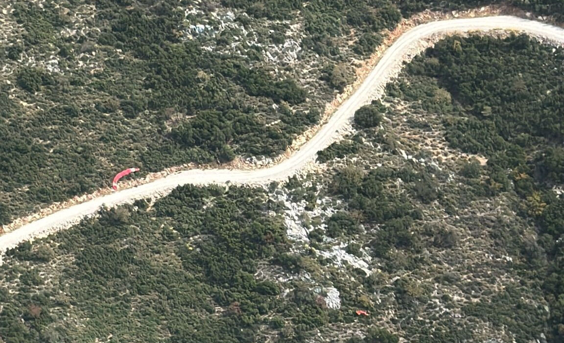 Fethiye'de paraşüt faciası! Rus paraşütçü 1700 metreden yere çakıldı Fethiye'de paraşüt faciası! Rus paraşütçü 1700 metreden yere çakıldı - 2. Resim