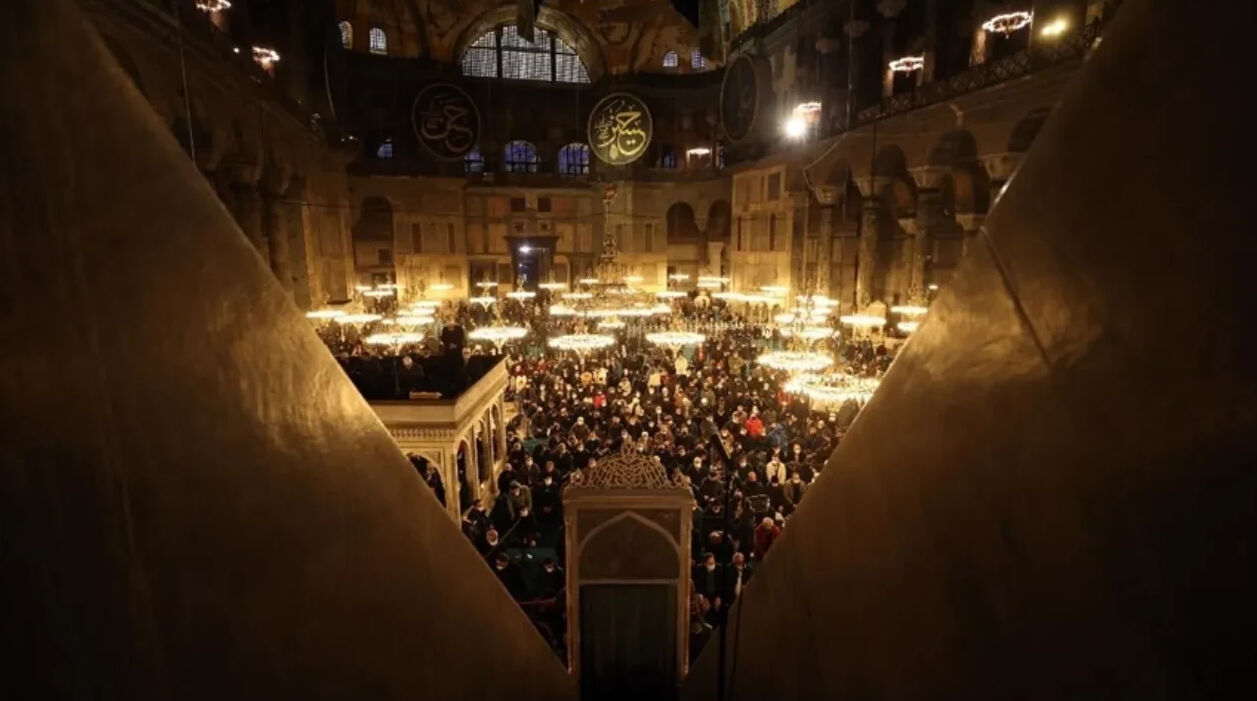 Hacet namazı nasıl kılınır? Dilek ve murat duaları ile hacet namazları Hacet namazı nasıl kılınır? Dilek ve murat duaları ile hacet namazları - 1. Resim