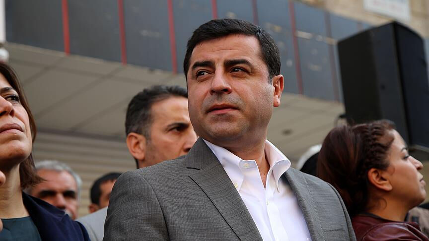 Selahattin Demirtaş'tan, Bahçeli'nin tahliye çağrısına ilk cevap: Tabuları yıktı Selahattin Demirtaş'tan, Bahçeli'nin tahliye çağrısına ilk cevap: Tabuları yıktı - 1. Resim