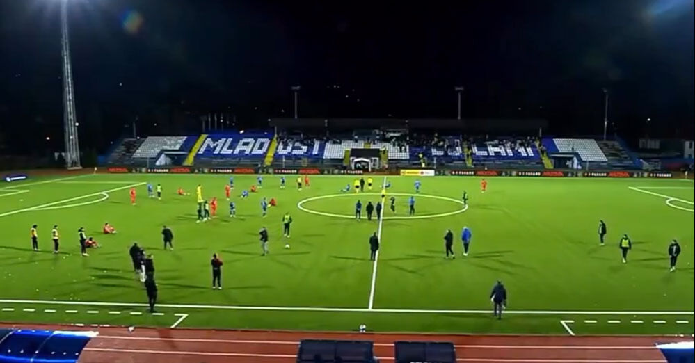 Teknik direktör maç esnasında hayatını kaybetti! Futbolcular gözyaşlarına boğuldu Teknik direktör maç esnasında hayatını kaybetti! Futbolcular gözyaşlarına boğuldu - 1. Resim