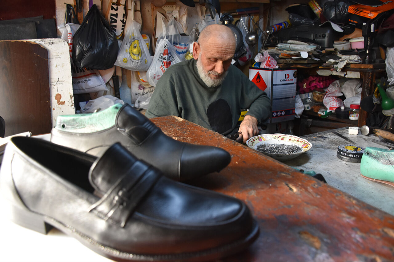 Ayakkabıcılık mesleğinin duayeni! Trabzon'un son ustalarından Mustafa Sandıkçı 60 yılı geride bıraktı - 3. Resim