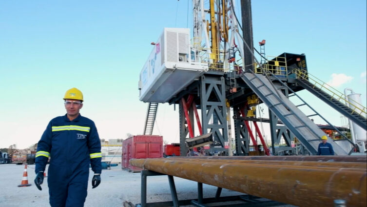 Bakan Bayraktar, Nadir Bilik'in umut dolu hikayesini paylaştı: Abisinin şehit düştüğü Gabar'da petrol üretimine katıldı Bakan Bayraktar, Nadir Bilik'in umut dolu hikayesini paylaştı: Abisinin şehit düştüğü Gabar'da petrol üretimine katıldı - 2. Resim