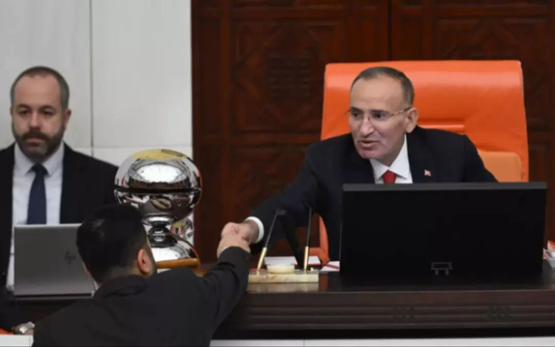 Bekir Bozdağ hasta mı, sağlık durumu nasıl? Başkanvekili tedavi sonrası TBMM'ye geri döndü Bekir Bozdağ hasta mı, sağlık durumu nasıl? Başkanvekili tedavi sonrası TBMM'ye geri döndü - 1. Resim