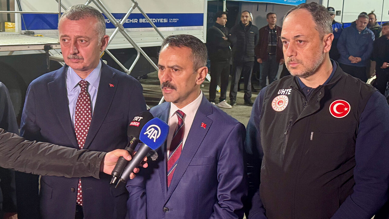 Çöken bina 5 kişiye mezar olmuştu: Gebze'deki facianın ardından gözler yarın Kocaeli Valiliği'nde Çöken bina 5 kişiye mezar olmuştu: Gebze'deki facianın ardından gözler yarın Kocaeli Valiliği'nde - 2. Resim