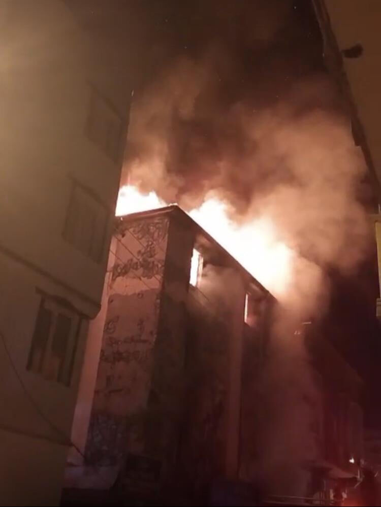 Gaziantep'te sıcak saatler! Rezidansta yangın çıktı, ekipler alarma geçti Gaziantep'te sıcak saatler! Rezidansta yangın çıktı, ekipler alarma geçti - 2. Resim