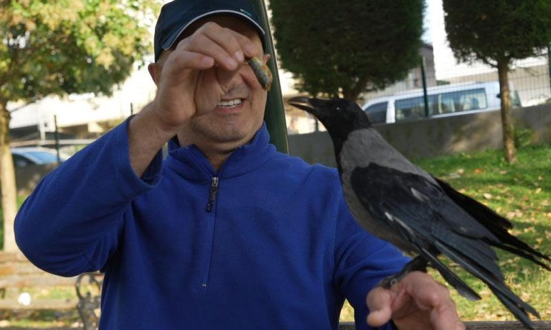 Karga Şakir 3. evladı oldu! Çay içiyor, Rize helvasını çok seviyor - 1. Resim