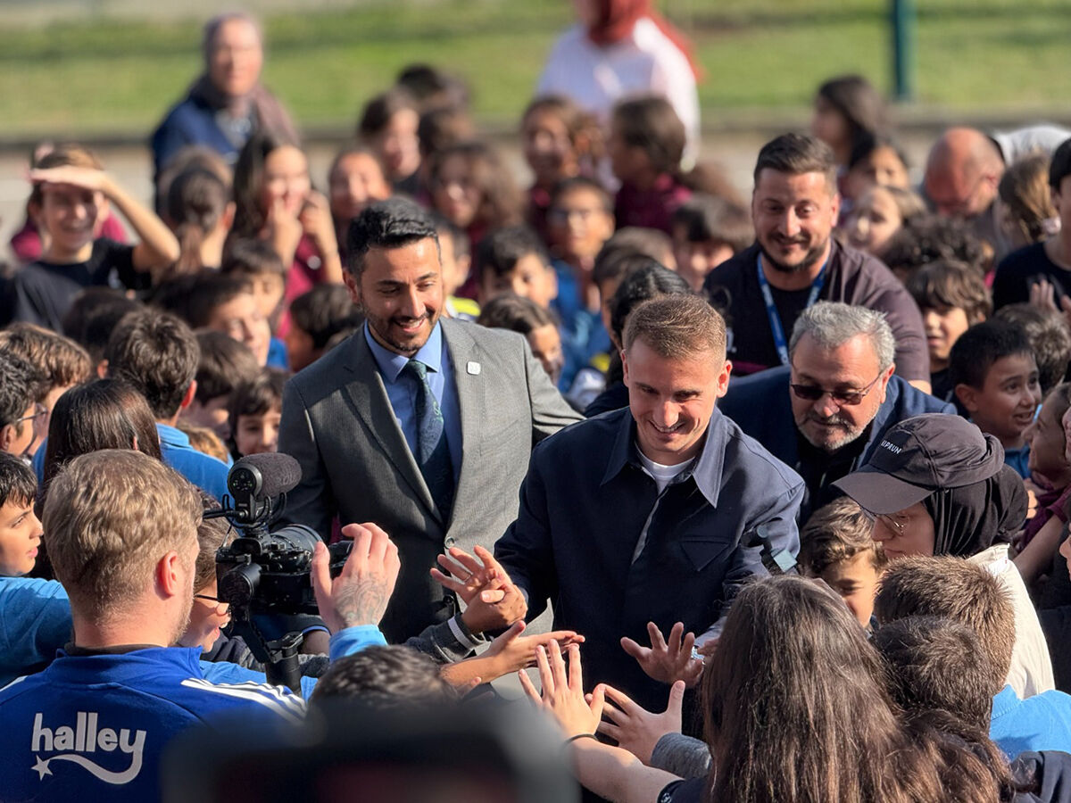 Okul başkanlığına seçilen Aras Şamlı'nın hayali gerçek oldu! Kerem Aktürkoğlu sözünü tuttu Okul başkanlığına seçilen Aras Şamlı'nın hayali gerçek oldu! Kerem Aktürkoğlu sözünü tuttu - 3. Resim