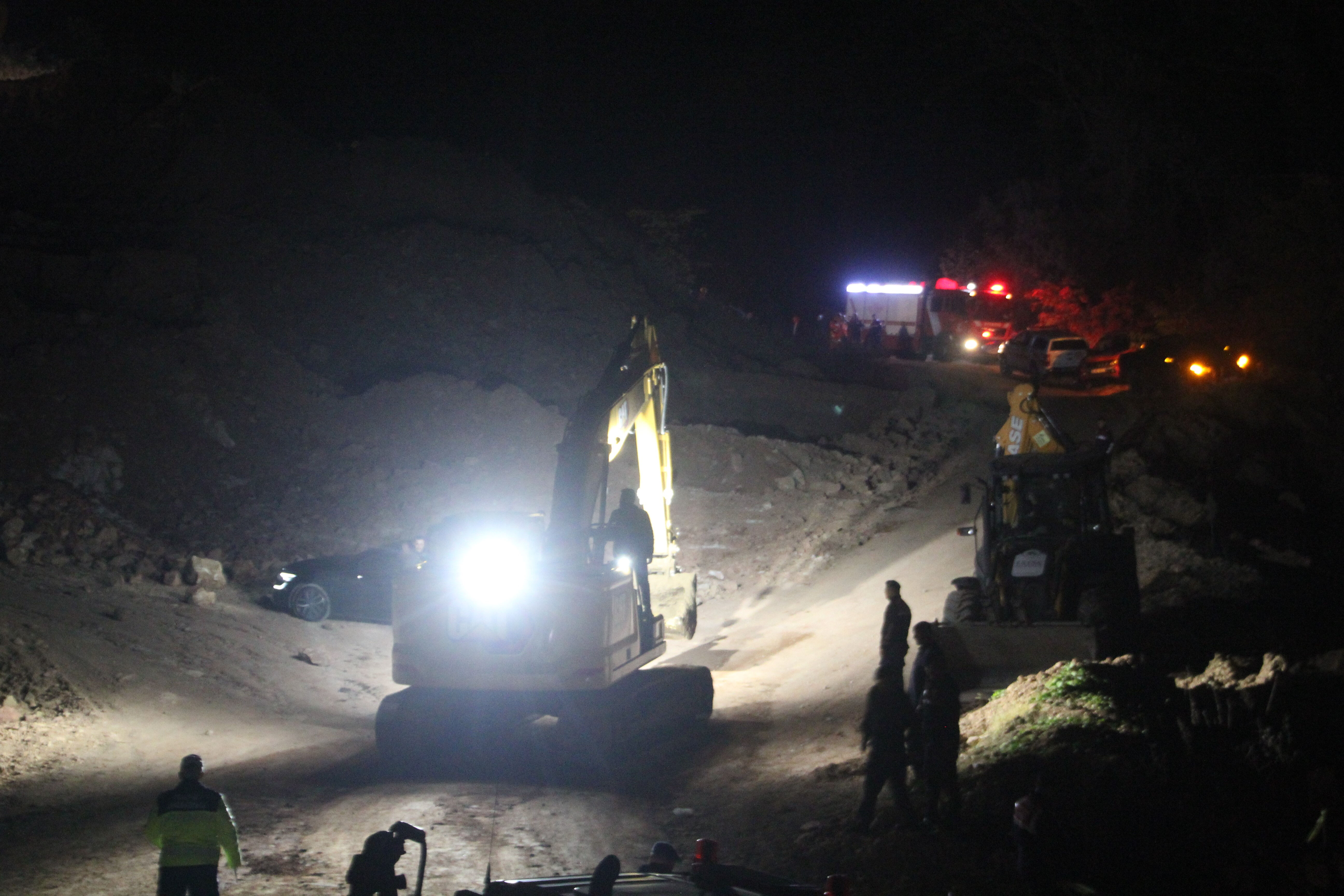 Ordu Fatsa'da taş ocağı şantiyesinde göçük! Enkaz altında kalanlar var - 5. Resim