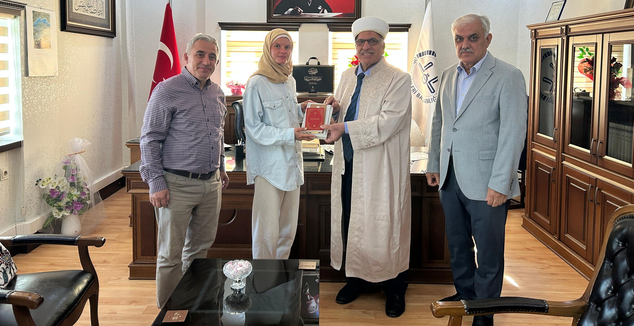 Polonya'dan 'Zielinska' olarak geldi, 'Ayşe olarak dönecek'! Tatil için gelmişti, Müslüman oldu Polonya'dan 'Zielinska' olarak geldi, 'Ayşe olarak dönecek'! Tatil için gelmişti, Müslüman oldu - 1. Resim