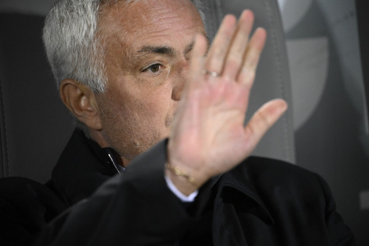 Portekiz Ligi'nde ortalığı karıştıran hakem raporu! Mourinho'dan ilk tepki Portekiz Ligi'nde ortalığı karıştıran hakem raporu! Mourinho'dan ilk tepki - 2. Resim