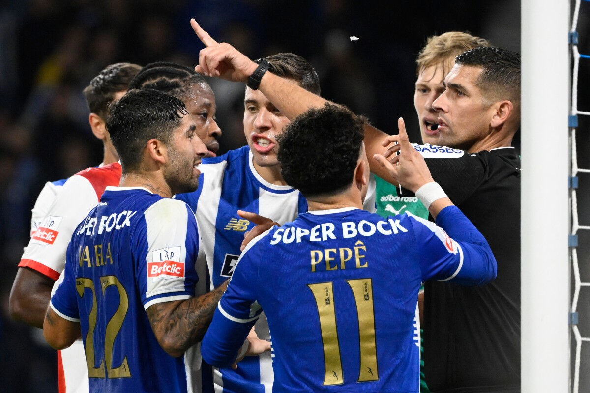 Portekiz Ligi'nde ortalığı karıştıran hakem raporu! Mourinho'dan ilk tepki Portekiz Ligi'nde ortalığı karıştıran hakem raporu! Mourinho'dan ilk tepki - 3. Resim