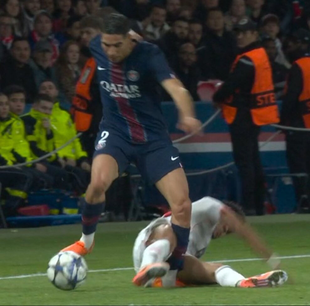 PSG'ye iki gol birden attığı maçta kızardı! Achraf Hakimi hüngür hüngür ağladı PSG'ye iki gol birden attığı maçta kızardı! Achraf Hakimi hüngür hüngür ağladı - 1. Resim