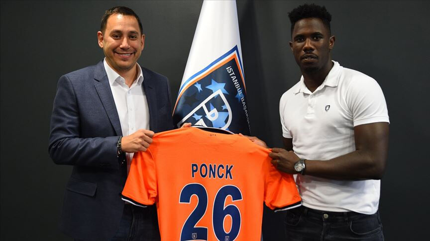 Adı ve yaşı yalan çıktı: Süper Lig'de şampiyon olan futbolcu gözaltına alındı Adı ve yaşı yalan çıktı: Süper Lig'de şampiyon olan futbolcu gözaltına alındı - 1. Resim